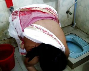Aditi Aunty washing clothes sans a Half-top when neighbor