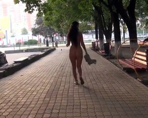 ‪Wednesday ambling nude in public park
