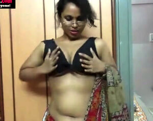 Indian aunty instructing romp revealing her boobies